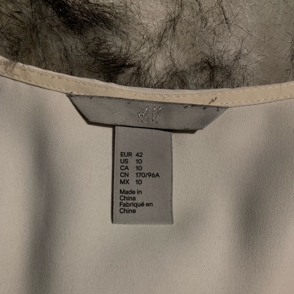 White blouse - Picture 2 of 3